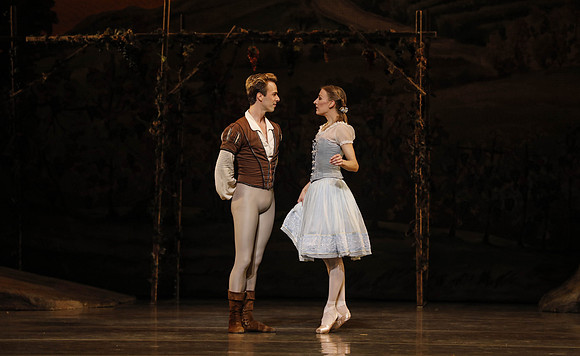 20161020_MCB_Giselle_Act1_DRDA_Arsht_73A3506