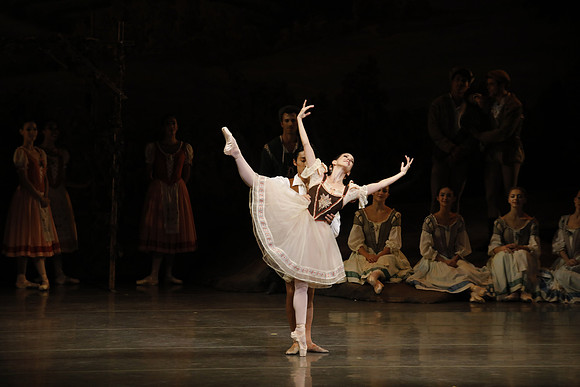 20161023_MCB_Giselle_Act1_3Cast_Jennifer_Laurent_Arsht__73A3009