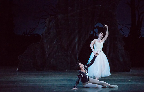 20161022_MCB_Giselle_Act2_2Cast_Tricia_Arsht_73A0355