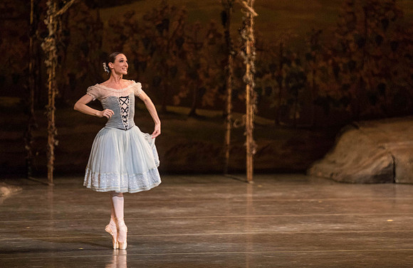 20161022_MCB_Giselle_Act1_2Cast_Tricia_Arsht_Arsht_73A5675