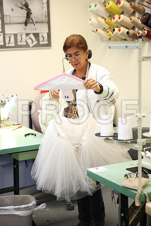 20150901_Fitting_Swan_Lake_Wardrobe_IMG_6353