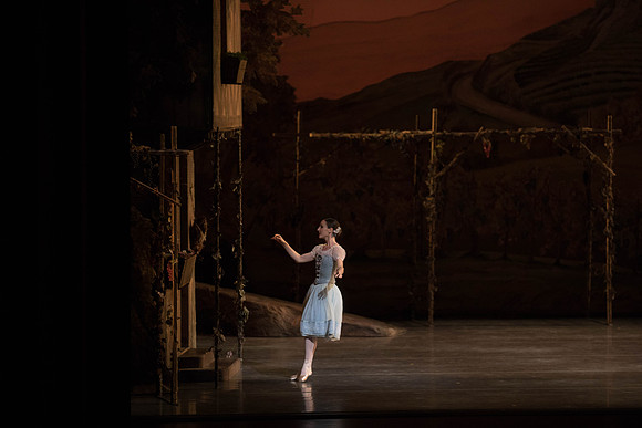 20161022_MCB_Giselle_Act1_2Cast_Tricia_Arsht_Arsht_73A5856