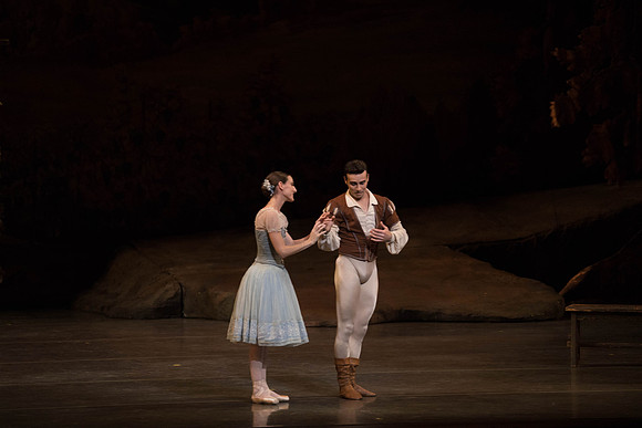 20161022_MCB_Giselle_Act1_2Cast_Tricia_Arsht_Arsht_73A5850