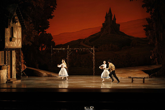 20161020_MCB_Giselle_Act1_2Cast_DR_No Makeup_Arsht_75A0022