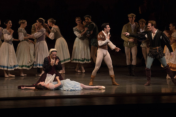 20161022_MCB_Giselle_Act1_2Cast_Tricia_Arsht_73A9354
