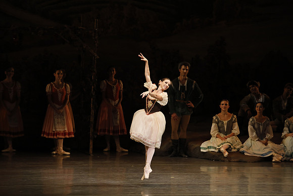 20161023_MCB_Giselle_Act1_3Cast_Jennifer_Laurent_Arsht__73A3300