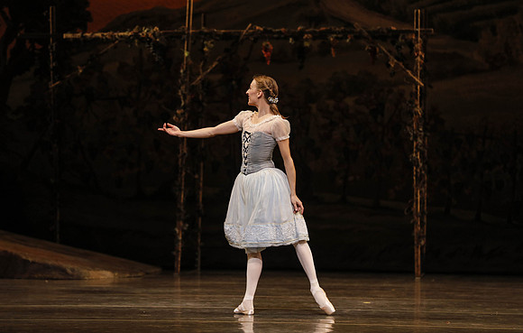 20161020_MCB_Giselle_Act1_DRDA_Arsht_73A3468