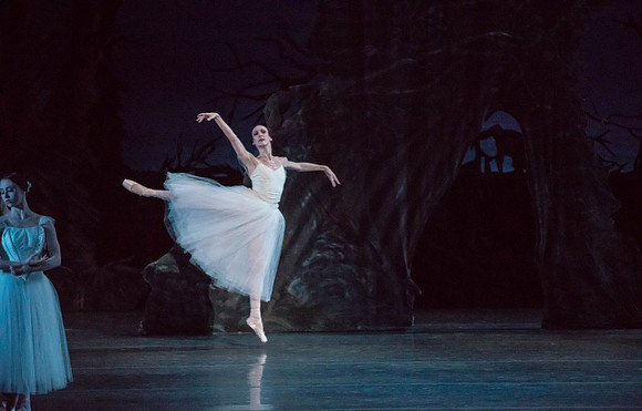 20161022_MCB_Giselle_Act2_2Cast_Tricia_Arsht_73A0173