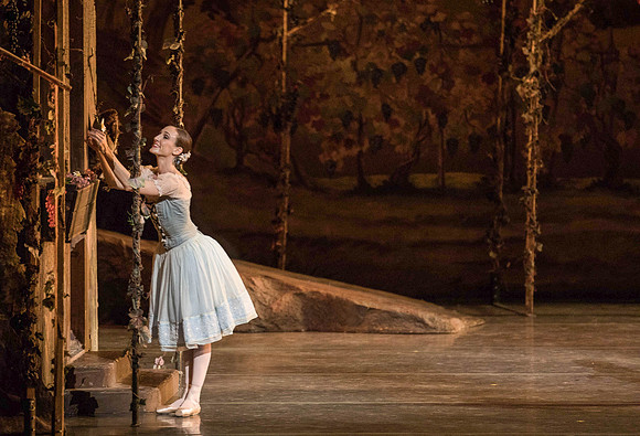 20161022_MCB_Giselle_Act1_2Cast_Tricia_Arsht_Arsht_73A5860