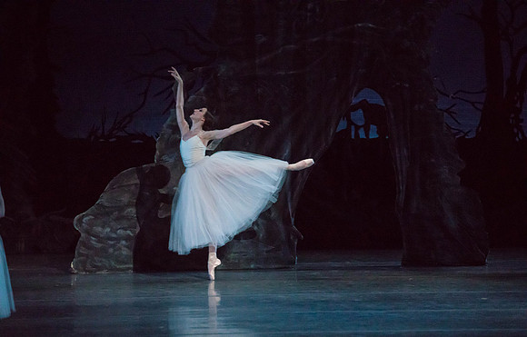 20161022_MCB_Giselle_Act2_2Cast_Tricia_Arsht_73A0171