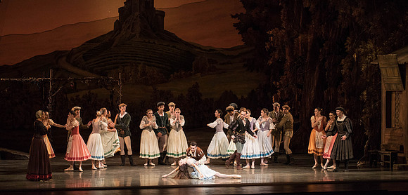20161022_MCB_Giselle_Act1_2Cast_Tricia_Arsht_73A9328