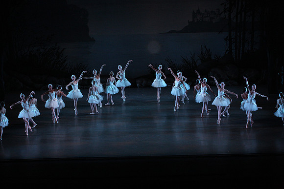 20151114_Swan_Lake_George_Balanchine_Kravis_IMG_6599