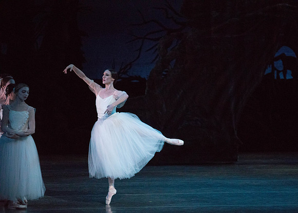 20161022_MCB_Giselle_Act2_2Cast_Tricia_Arsht_73A0951