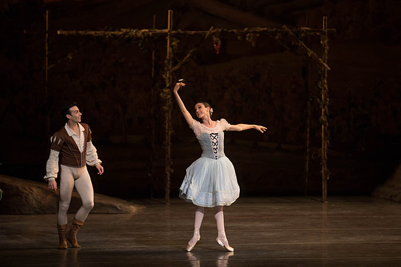 20161022_MCB_Giselle_Act1_2Cast_Tricia_Arsht_Arsht_73A5864