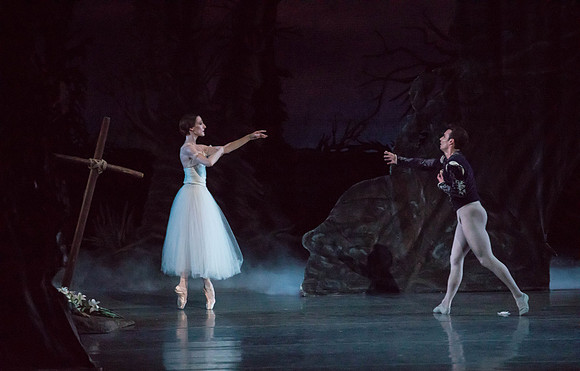 20161022_MCB_Giselle_Act2_2Cast_Tricia_Arsht_73A0897