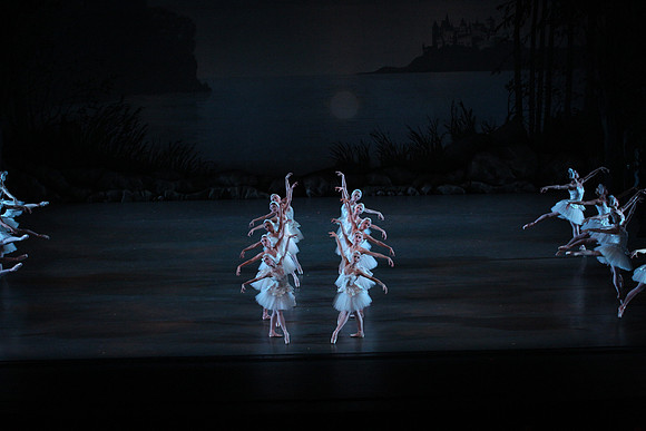20151114_Swan_Lake_George_Balanchine_Kravis_IMG_6576