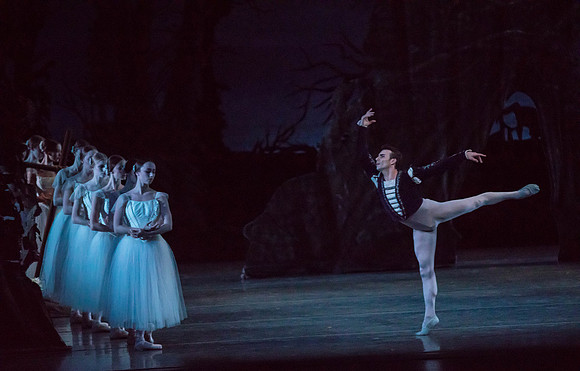 20161022_MCB_Giselle_Act2_2Cast_Tricia_Arsht_73A0252