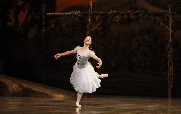 20161020_MCB_Giselle_Act1_DRDA_Arsht_73A3478