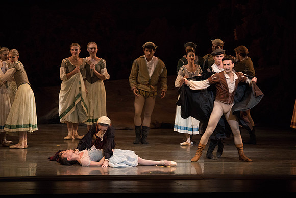 20161022_MCB_Giselle_Act1_2Cast_Tricia_Arsht_73A9432