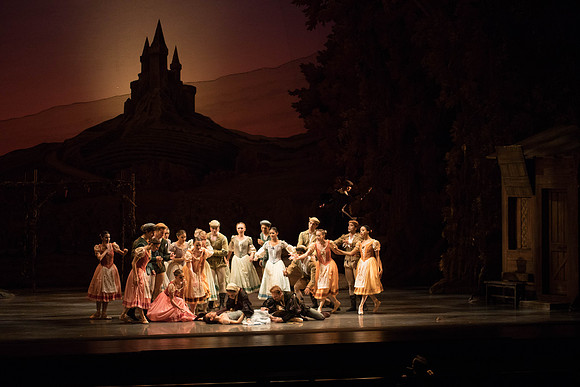 20161022_MCB_Giselle_Act1_2Cast_Tricia_Arsht_73A9453