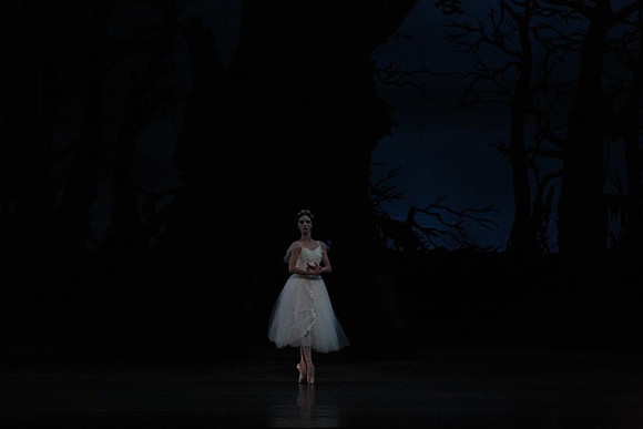 20161020_MCB_Giselle_Act2_DRNN_Arsht_9C7C0093