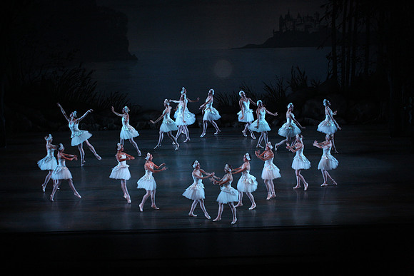 20151114_Swan_Lake_George_Balanchine_Kravis_IMG_6595
