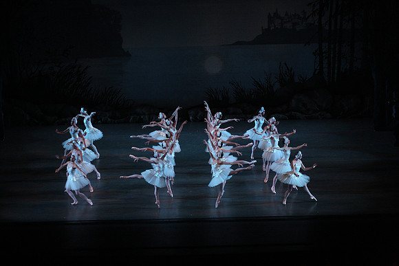 20151114_Swan_Lake_George_Balanchine_Kravis_IMG_6573
