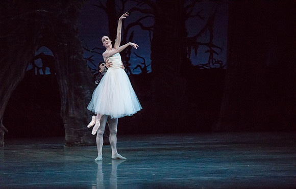 20161022_MCB_Giselle_Act2_2Cast_Tricia_Arsht_73A0120