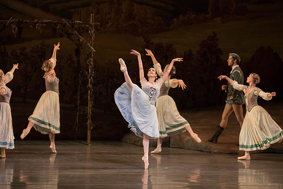 20161022_MCB_Giselle_Act1_2Cast_Tricia_Arsht_Arsht_73A6159