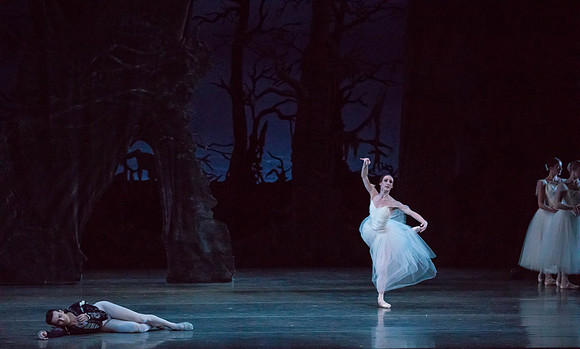 20161022_MCB_Giselle_Act2_2Cast_Tricia_Arsht_73A0364
