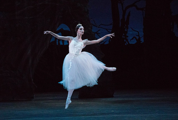 20161022_MCB_Giselle_Act2_2Cast_Tricia_Arsht_73A0429