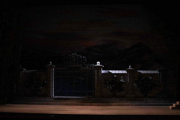 20240418_Swan_Lake_Back Stage_DSC2530.ARW