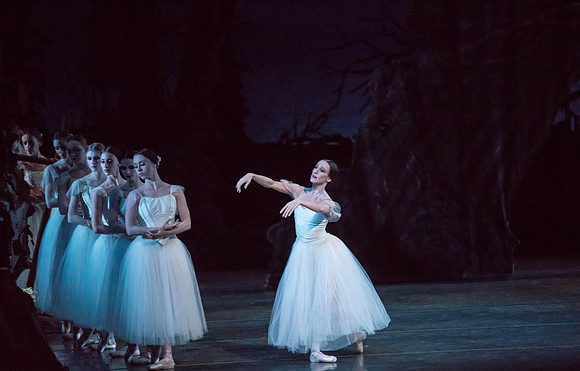 20161022_MCB_Giselle_Act2_2Cast_Tricia_Arsht_73A0076
