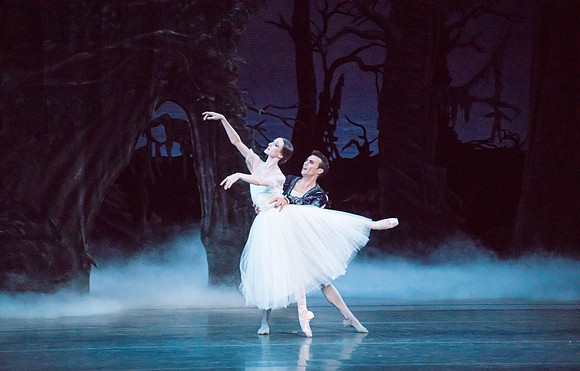 20161022_MCB_Giselle_Act2_2Cast_Tricia_Arsht_73A0854