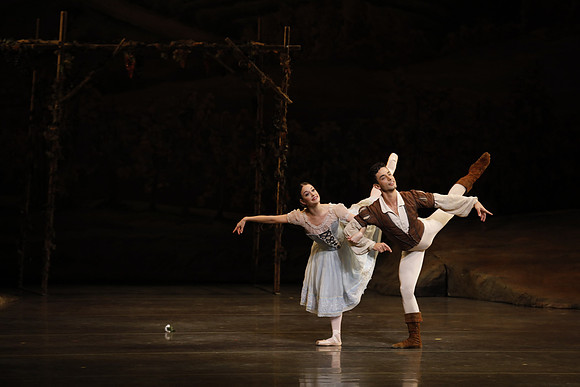 20161023_MCB_Giselle_Act1_3Cast_Jennifer_Laurent_Arsht__73A1683