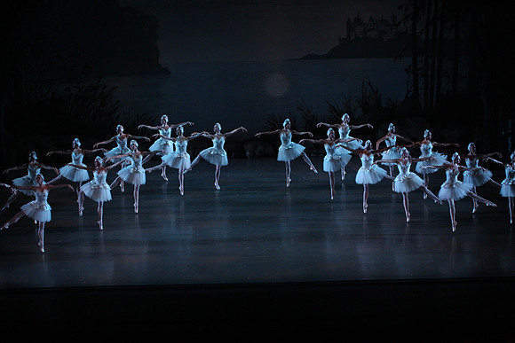 20151114_Swan_Lake_George_Balanchine_Kravis_IMG_6604