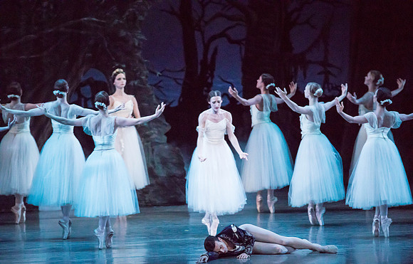 20161022_MCB_Giselle_Act2_2Cast_Tricia_Arsht_73A0789