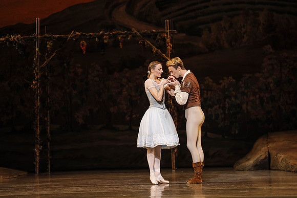 20161020_MCB_Giselle_Act1_DRDA_Arsht_73A3554