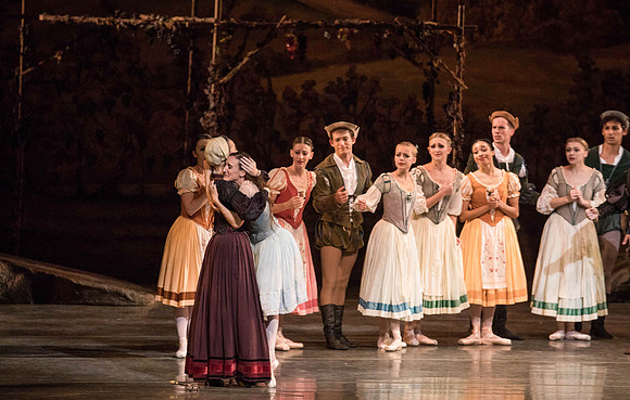 20161022_MCB_Giselle_Act1_2Cast_Tricia_Arsht_73A9305