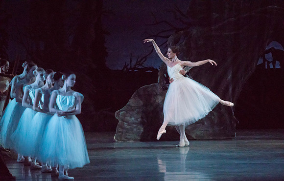 20161022_MCB_Giselle_Act2_2Cast_Tricia_Arsht_73A0596