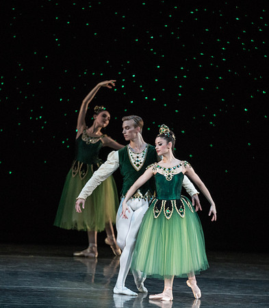 20171021_Emeralds_PR_2Cast_CU_73A3716
