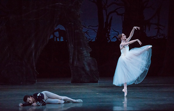 20161022_MCB_Giselle_Act2_2Cast_Tricia_Arsht_73A0397