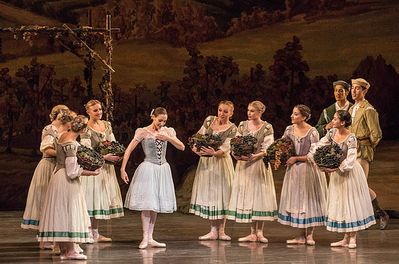 20161022_MCB_Giselle_Act1_2Cast_Tricia_Arsht_Arsht_73A6097