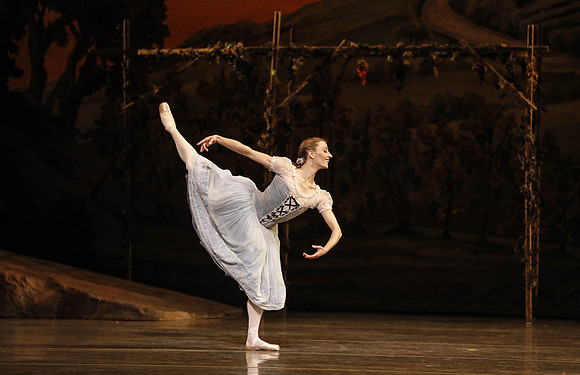 20161020_MCB_Giselle_Act1_DRDA_Arsht_73A3483