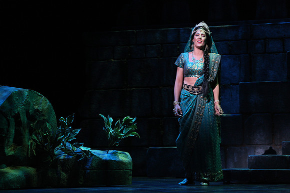 20150226_The_Pearl_Fisher_Act_39C7C1778