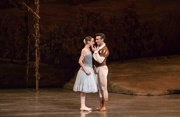 20161022_MCB_Giselle_Act1_2Cast_Tricia_Arsht_Arsht_73A5843