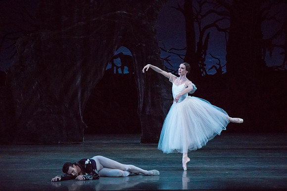 20161022_MCB_Giselle_Act2_2Cast_Tricia_Arsht_73A0409