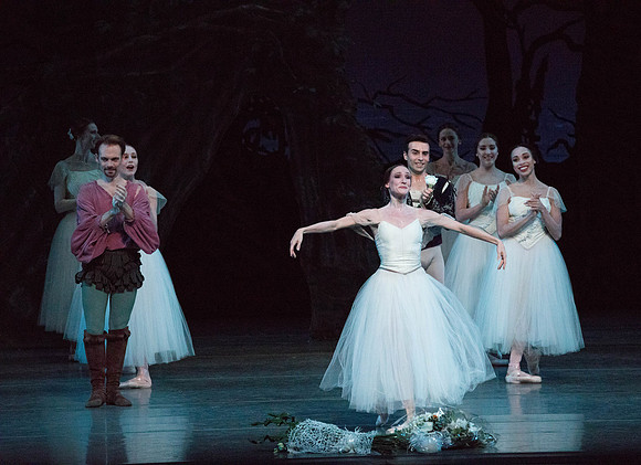 20161022_MCB_Giselle_Act2_2Cast_Tricia_Arsht_73A1210