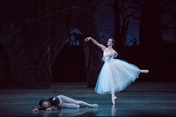 20161022_MCB_Giselle_Act2_2Cast_Tricia_Arsht_73A0411