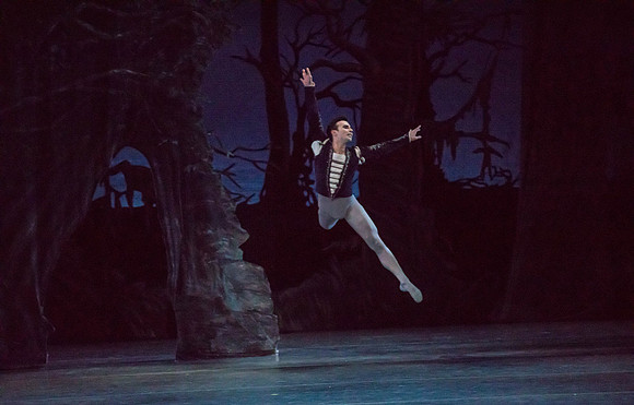 20161022_MCB_Giselle_Act2_2Cast_Tricia_Arsht_73A0585